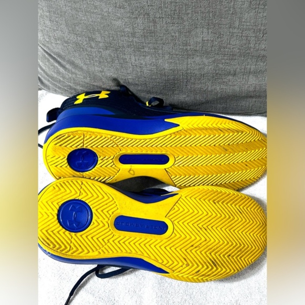 Under armour youth lockdown blue and yellow‎ sneakers size 6, barely worn - Picture 11 of 15